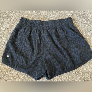 lululemon Track That Mid-Rise Lined
Short 5"